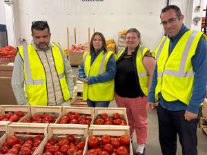 Notre équipe au cœur de la plateforme fruits et légumes de TerreAzur Tours