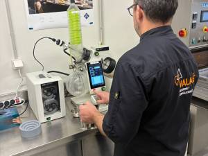 Notre équipe test un nouvel outil pilote : l’évaporateur rotatif